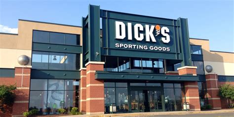Revenue 5 to 10 billion (USD) Sporting Goods Stores. . How much does dickssportinggoods pay an hour